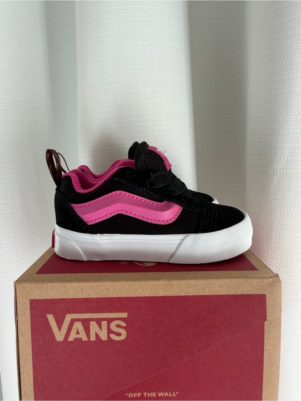 Vans Kids Black and Pink Low-Top Skate Sneakers
